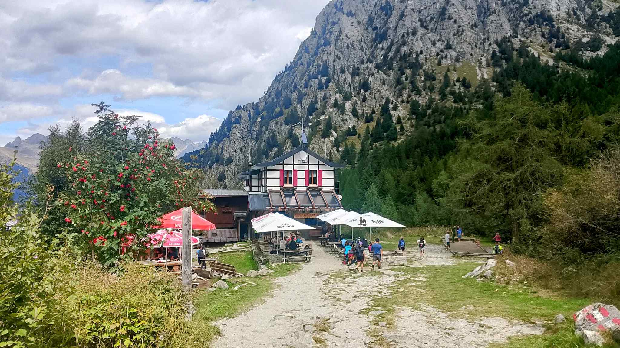 Presso il rifugio Sandro occhi all'Aviolo